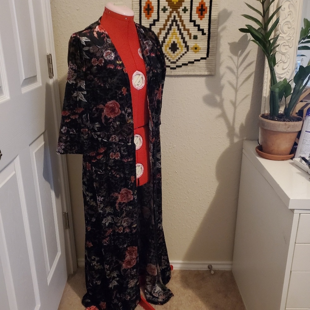 Xhilaration Floral Velvet Kimono